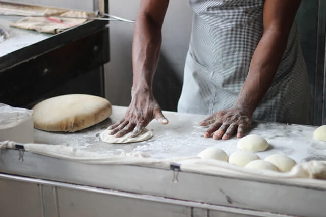 Onze wakkere bakkers staan altijd klaar om uw dag helemaal goed te maken.